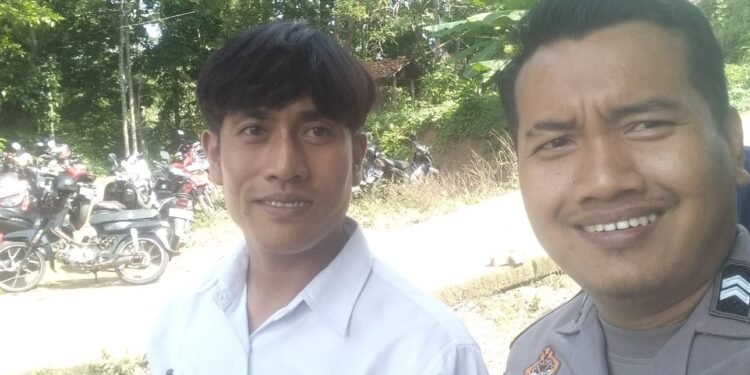 Bhabinkamtibmas polsek cilograng Sambangi warga desa binaan demi tercipta situasi Kamtibmas yang Kondusif