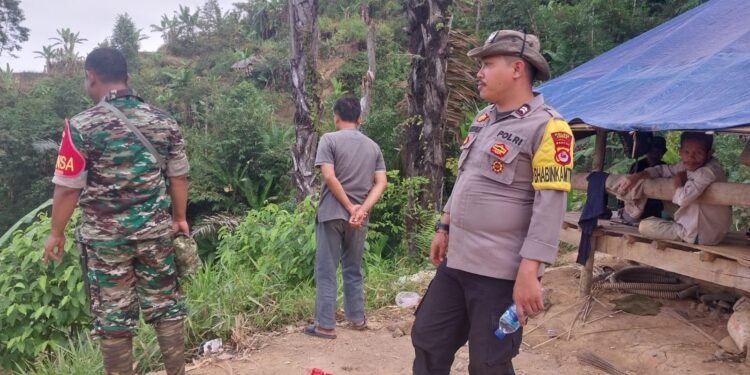 Bhabinkamtibmas Polsek Cilograng Melaksanakan Kegiatan Sambang Agar terciptanya kamtibmas di desa cikamunding