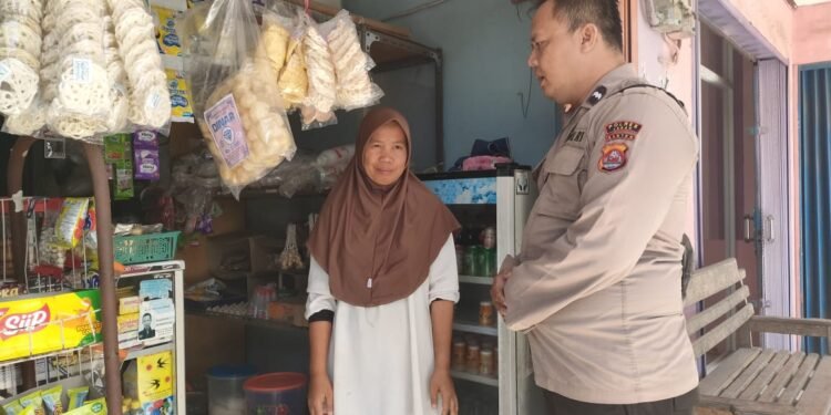 Sambang Dan Silaturahmi Warung Milik Warga, KA SPKT 2 Polsek Cimarga Polres Lebak Sampaikan Pesan-Pesan Kamtibmas