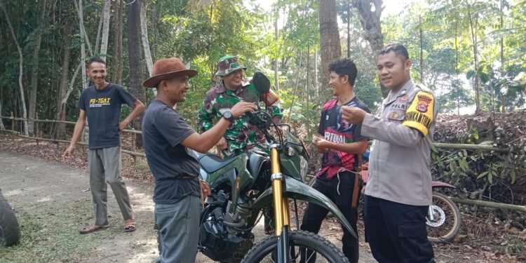 Sinergitas TNI-Polri, Menyambangi Kepala Desa di Desa Binaannya