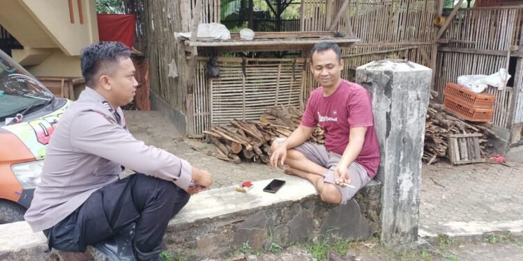 Jalin Silaturahmi, Bhabinkamtibmas Polsek Malingping Polres Lebak Sambang Warga