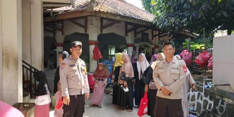 Polsek Sajira Polres Lebak Laksanakan Pengamanan Wisata Religi Prabu Dalem Wong Sagati Kec. Sajira