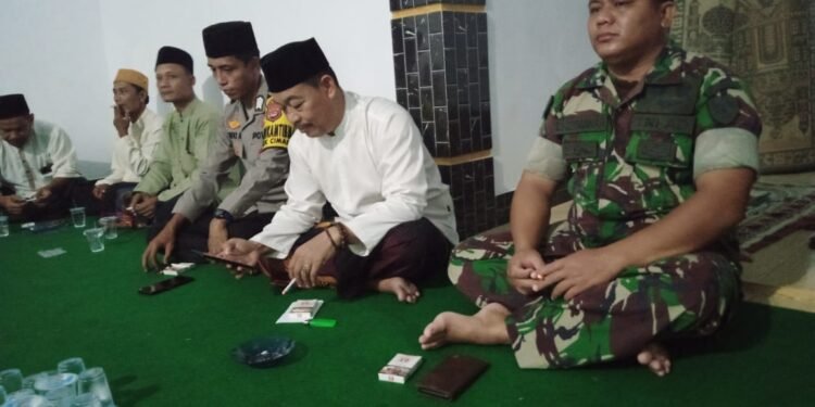 Bhabinkamtibmas Polsek Cimarga Polres Lebak Hadiri Peringatan Maulid Nabi Muhammad SAW Di Desa Mekarjaya