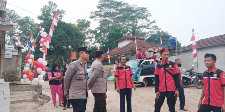 Anggota Polsek Rangkasbitung Polres Lebak  Giat Pengamanan Acara Maulid Nabi Muhammad SAW