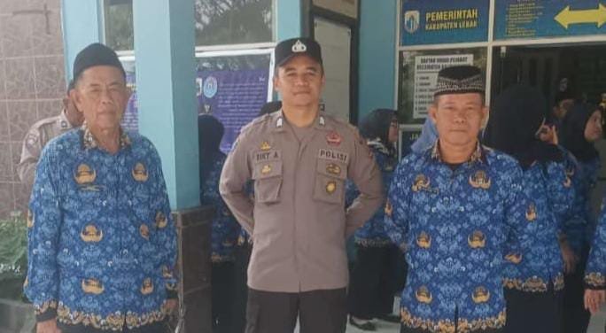 Usai Upacara Hari Kesaktian Pancasila Bhabinkamtibmas Polsek Rangkasbitung Sambangi Kades Pasir Kupa