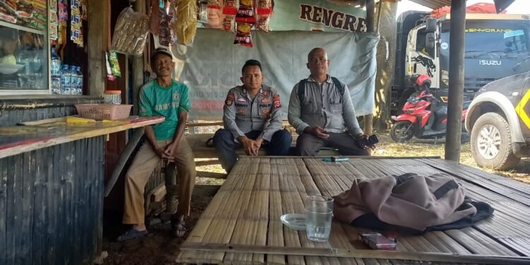 Anggota Polsek Sajira Polres Lebak laksanakan sambang dan jalin silaturahmi dengan Warga