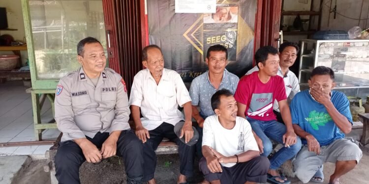 Rutin Sambangi Dan Silaturahmi Warga Sudamanik, Kanit Binmas Polsek Cimarga Polres Lebak Sampaikan Pesan Kamtibmas