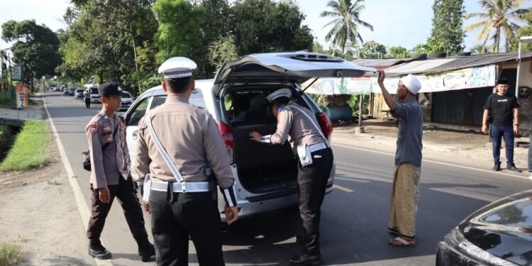 Penyekatan di Perbatasan Pandeglang-Rangkas oleh Sat Lantas Polres Pandeglang