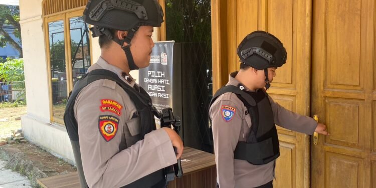 Personil Polres Pandeglang Lakukan Patroli dan Cek Keamanan di Bawaslu Pandeglang