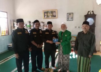 Abuya Muhtadi Dimyati Terharu DPP PSKBI Serahkan Unit Kendaran Ambulan Untuk RPM Banten