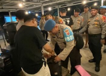 Kabagops Polres Pandeglang Pimpin Pemeriksaan Sebelum Nobar Persija vs Arema