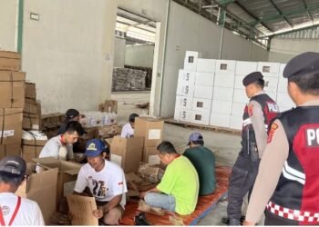 Sat Samapta Polres Pandeglang Datangi Gudang Logistik KPU untuk Berikan Kondusifitas