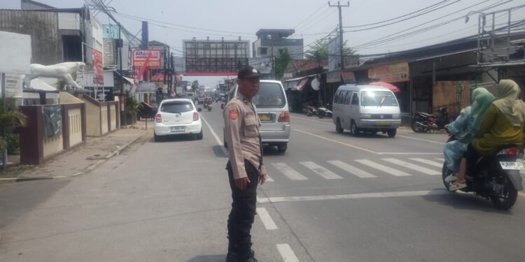 Berikan Pelayanan Pada Long Weekend Polsek Anyar Pengaturan Lalu-Lintas