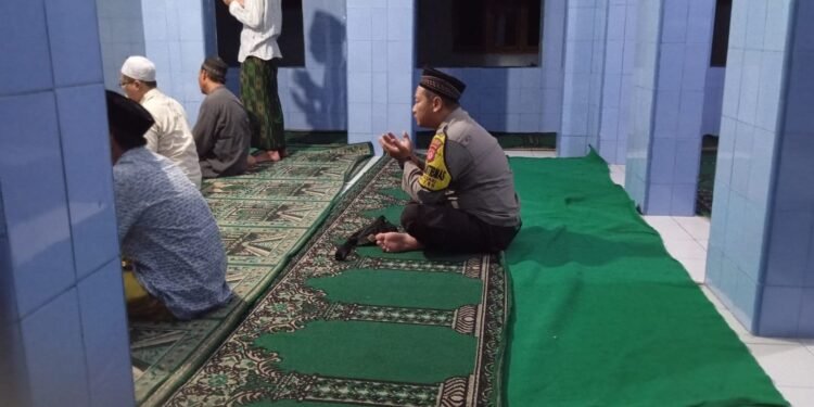 Polsek Anyar Memakmurkan Masjid di Wilayah Laksanakan Suling (Subuh Keliling)