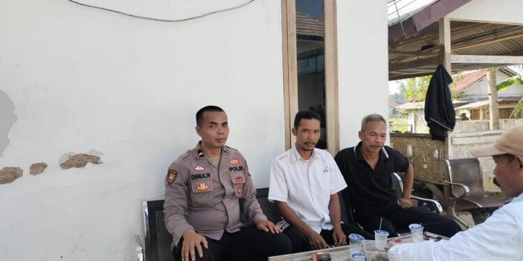 Jaga Silaturahmi, Kanit Samapta Polsek Cimarga Polres Lebak Hampiri Warga Margajaya