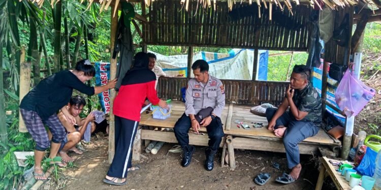 Anggota Piket SPKT 2 Polsek Cimarga Polres Lebak Lakukan Patroli Dialogis