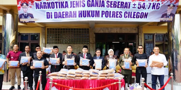 Barang bukti narkotika jenis ganja 54,7 kg dimusnahkan oleh Polres Cilegon Polda Banten