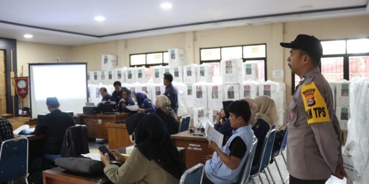 Polres Cilegon amankan Rapat Pleno terbuka Rekapitulasi hasil pemungutan Pilkada 2024