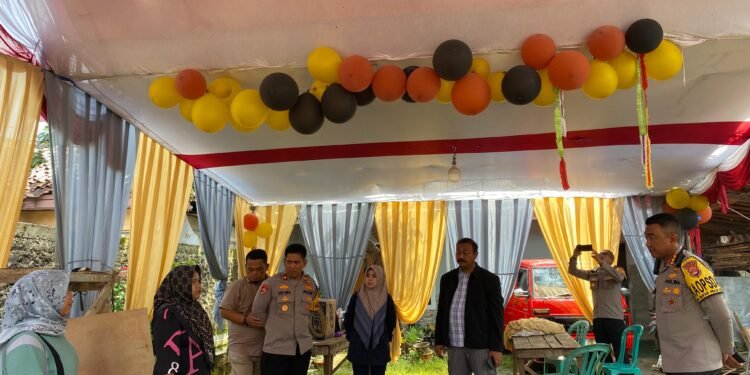 Sehari Jelang Pencoblosan, Dirsamapta Polda Banten Tinjau Kesiapan TPS di Wilayah Pandeglang