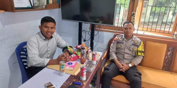 Bhabinkamtibmas Polsek Ciwandan Sambang Silahturahmi Yang Lebih Erat Dengan Masyarakat