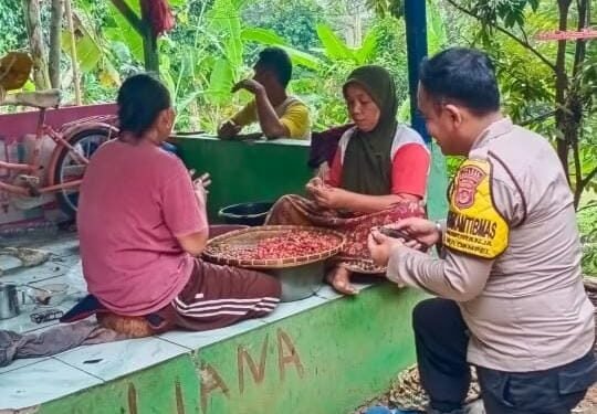 Ajang Bhabinkamtibmas polsek puloampel sambang ke warga