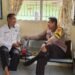 Bhabinkamtibmas Polsek Mancak Jalin Komunikasi Sosial Sambil Ngopi
