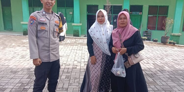 Polisi Humanis,Anggota Polsek Cimarga Polres Lebak Sapa Warga Sampaikan Himbauan Kamtibmas