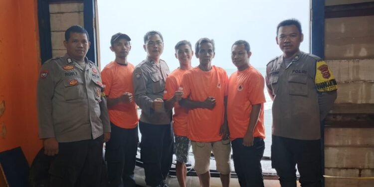 Bhabinkamtibmas Sambang dan silaturahmi dengan Anggota Sar BPBD Kab. Serang