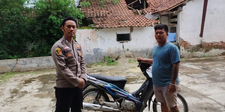 Anggota Piket Polsek Cimarga Melaksanakan Patroli Dialogis, Sambang Dan Silaturahmi Untuk Membangun Kepercayaan Dengan Warga Cimarga