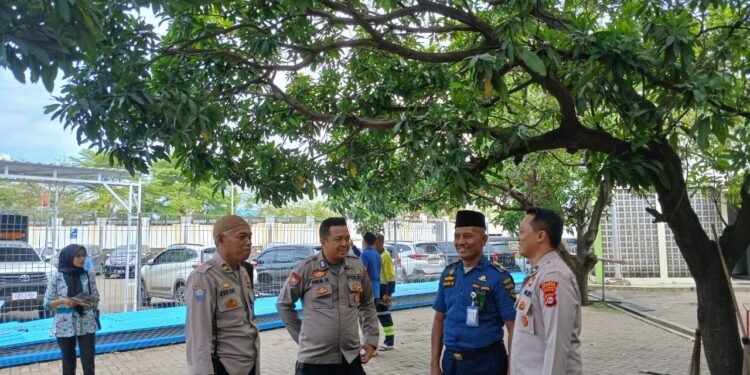 Polsek KP Banten Polres Cilegon melaksanakan Jumat Keliling