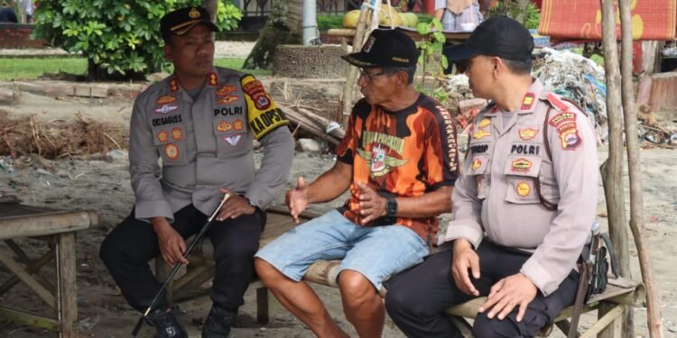 Kapolres Pandeglang AKBP Oki Bagus Setiaji Gelar Patroli Dialogis di Obyek Wisata Pantai Carita