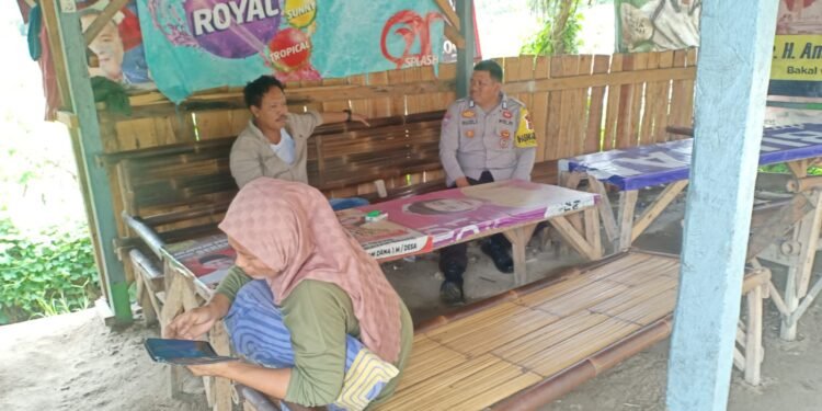 Bhabinkamtibmas Polsek Anyar Berkunjung Kepada Masyarakat
