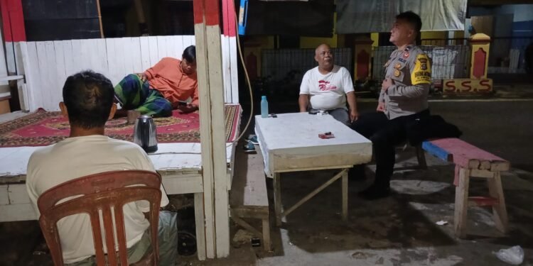 Patroli Pos ronda Warga Rutin di Laksanakan Bhabinkamtibmas dalam Rangka Menjaga Situasi Kamtibmas