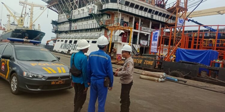 Polsek KP Banten Polres Cilegon Lakukan Patroli Dialogis kepada para pekerja