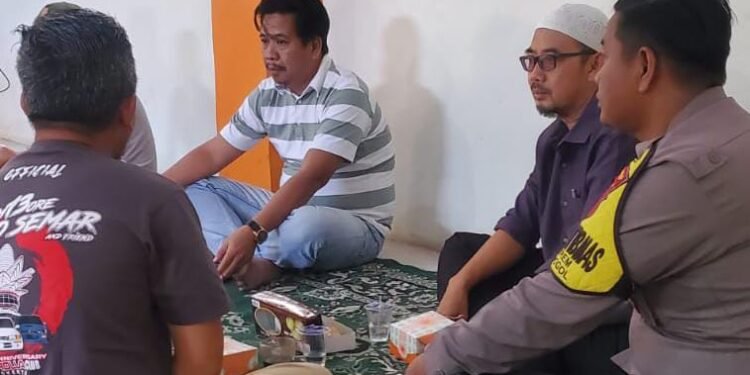 Ngopi Bersama Warganya Babinkamtibmas Gerem Polsek pulomerak Polres Cilegon Bersilahturahmi