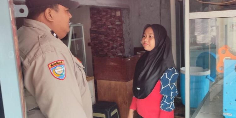 Bhabinkamtibmas Polsek Rangkasbitung Polres Lebak Sambangi Pedagang