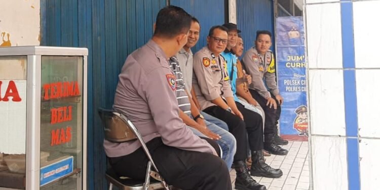 Bhabinkamtibmas Sambang Tokoh Pemuda Imbau Janga Kamtibmas di Lingkungan Masing-masing