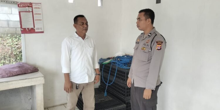 Sampaikan Pesan Kamtibmas, Unit Samapta Polsek Cimarga Polres Lebak Patroli Temui Warga Cinihnih