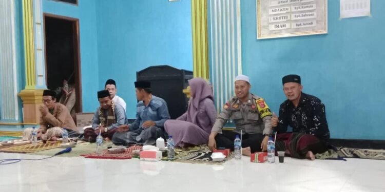 Bhabinkamtibmas Suralaya Polsek Pulomerak Hadiri Musyawarah