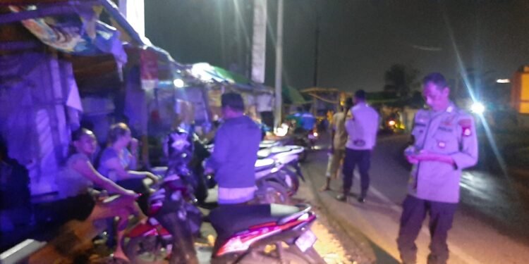 Polsek Pulomerak lakukan KRYD Cek Kerumunan Warga Sepanjang Jalan Merak Pelabuhan