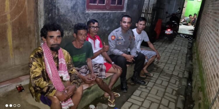 Kanit Samapta Polsek Cimarga Polres Lebak Melaksanakan Patroli Dialogis Ke Warga Kadulisung Cimarga