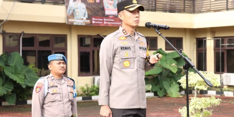 Kapolres Cilegon Pimpin Apel Pagi, Tekankan Evaluasi dan Peningkatan Pelayanan kepada Masyarakat