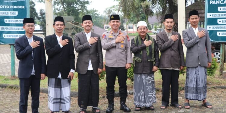 Jalin Silaturahmi, Kapolres Lebak Berkunjung Ke Ponpes Modern  Al Mizan Kp. Ancol