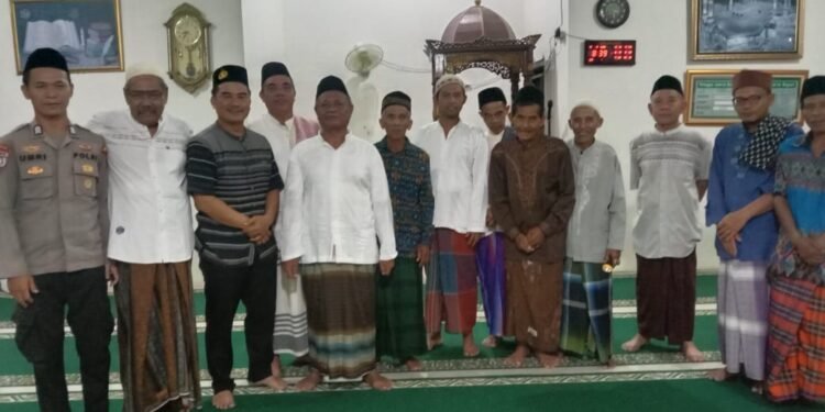 Kapolsek Cimarga Polres Lebak Laksanakan Giat Sholat Tarawih Keliling di Mesjid Baiturrahman Cimarga