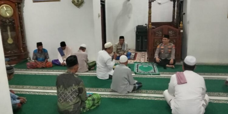 Kapolsek Cimarga Polres Lebak Melaksanakan “Police Go To Mosque” Berikan Himbau-Himbauan Kamtibmas