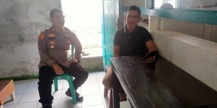 Sampaikan Himbauan Kamtibmas, Kapolsek Cimarga Polres Lebak Sambang Dan Silaturahmi Ke  Warga Desa Girimukti