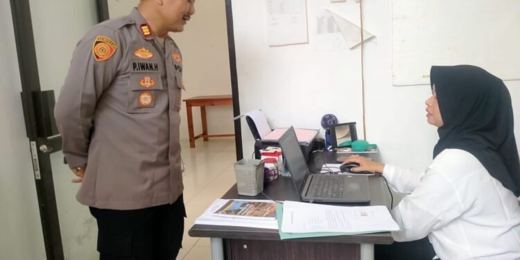 Kapolsek Cimarga Polres Lebak Melaksanakan Sambang Dan Silaturahmi Dengan Humanis Kepada Pegawai Kecamatan Cimarga