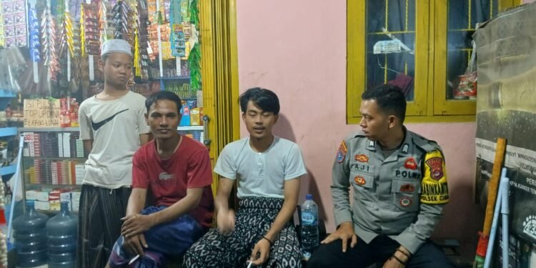 Sampaikan Himbauan Kamtibmas, Kapolsek Cimarga Polres Lebak Sambang Dan Silaturahmi Ke  Warga Desa Girimukti