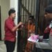 Serba Serbi Ramadhan, Polres Serang Bagikan Takjil Kepada Penghuni Rumah Tahanan Polres Serang