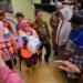 Bupati Dewi Berikan Bantuan kepada  Warga Yang Terkena Banjir, warga Tetap Sabar dan Berdoa